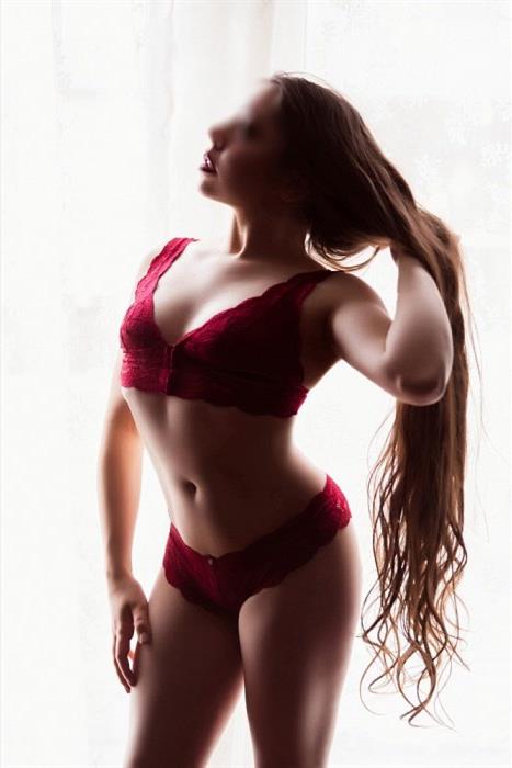 Güzel busty Rupashree escort