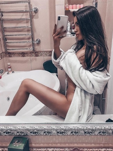 Oyun arkadaşı escort Farrha